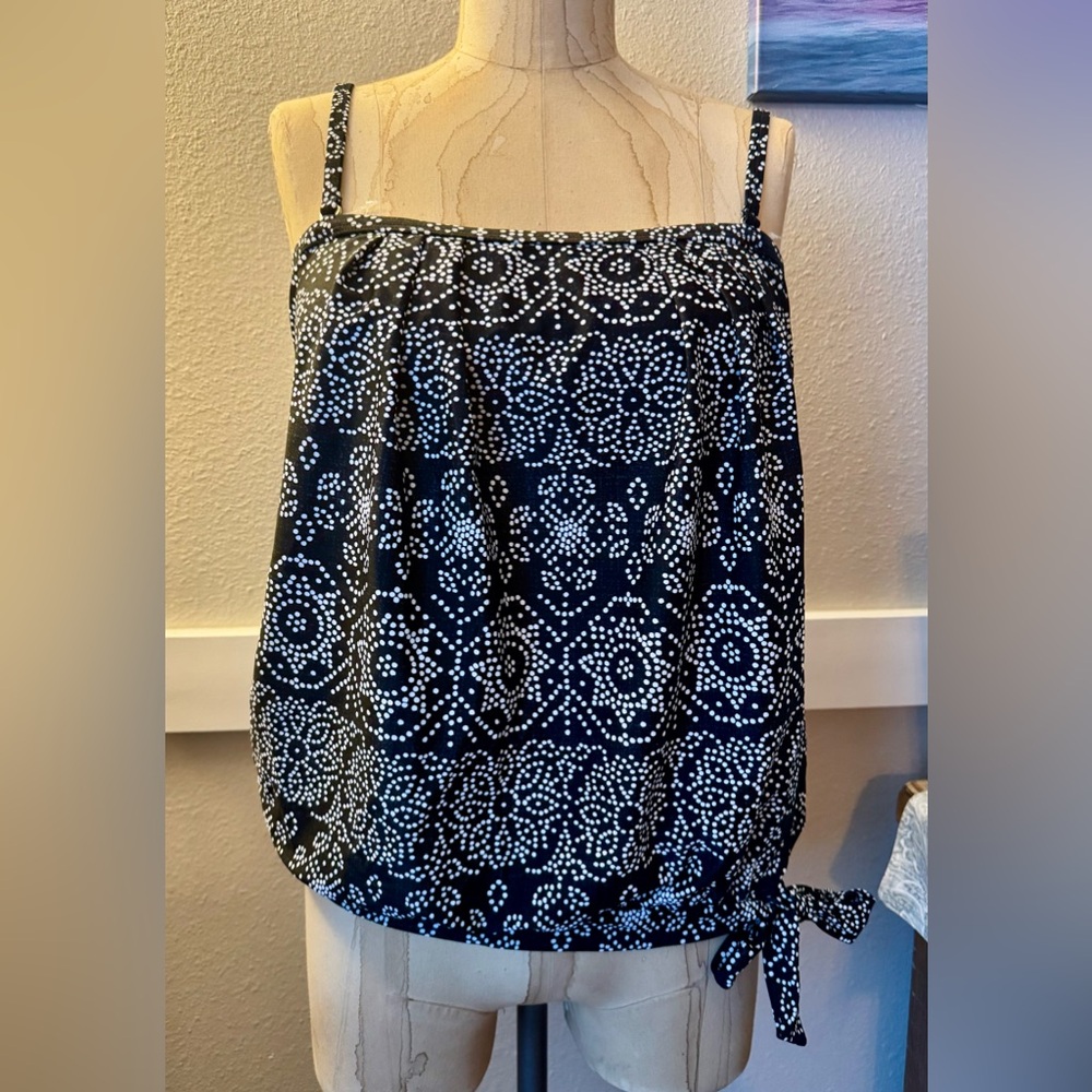 NEW Macy's Black and White Loose Fitting Bathing Suit Top, Size Large